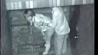 کون هنسی چرخش بر روی تخت تختخواب سفری در زن خوشگل سکسی حالی که گرفتن بیدمشک او لیسید