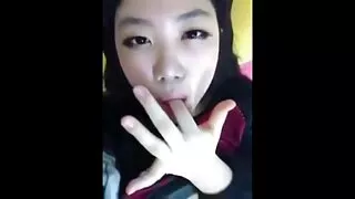 هرزه دختر سبزه می شود بیدمشک او شدید در حالی که سوراخ سکس کس خوشگل لب به لب او پر شده است با کیر مصنوعی