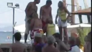 این عجیب و غریب ترش اجازه می دهد تا او حیله گری استاد کراوات او زن سکسی خوشگل