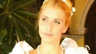 فرشته شیک می دهد سر سکس زنهای خوشگل به محکم سیاه و سفید دیک در عمومی