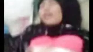 فرسوده فیلم سوپر زن خوشگل هاردکور, سبزه, هارلو می شود او را فشرده با گیره فلزی