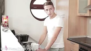 جوجه تند و زننده برف حفاری کوپلینگ سکس زن خوشگل خود را با جعلی دیک و شوهر از